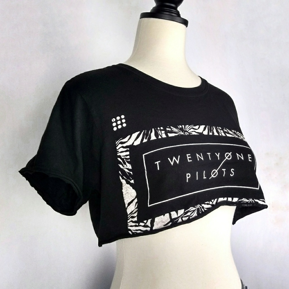 Hot Topic Twenty One Pilots Graphic Tee Crop Top - Picture 3 of 8